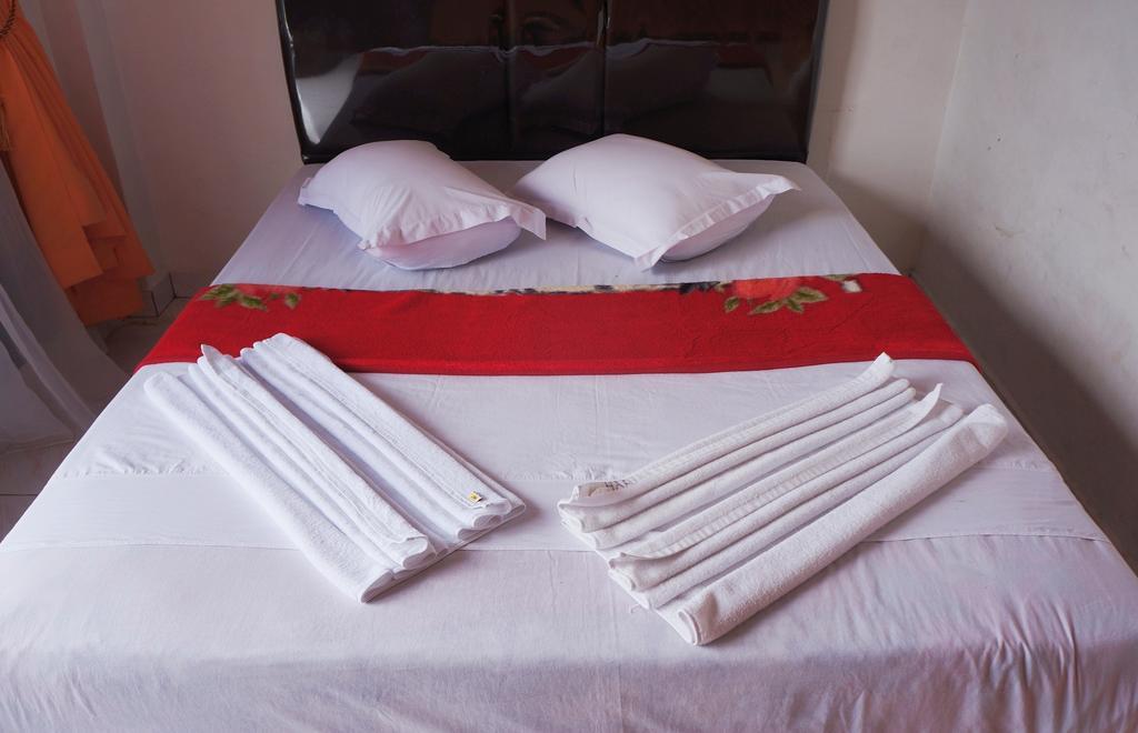טוק טוק Ambaroba Resort Hotel חדר תמונה